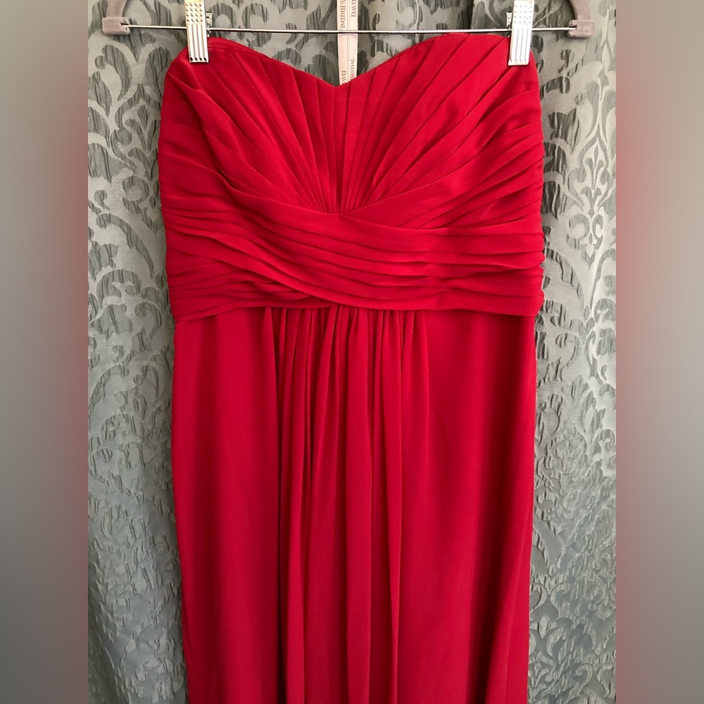David’s Bridal | Women’s Red Strapless Formal Bridesmaid Dress - Picture 3 of 9